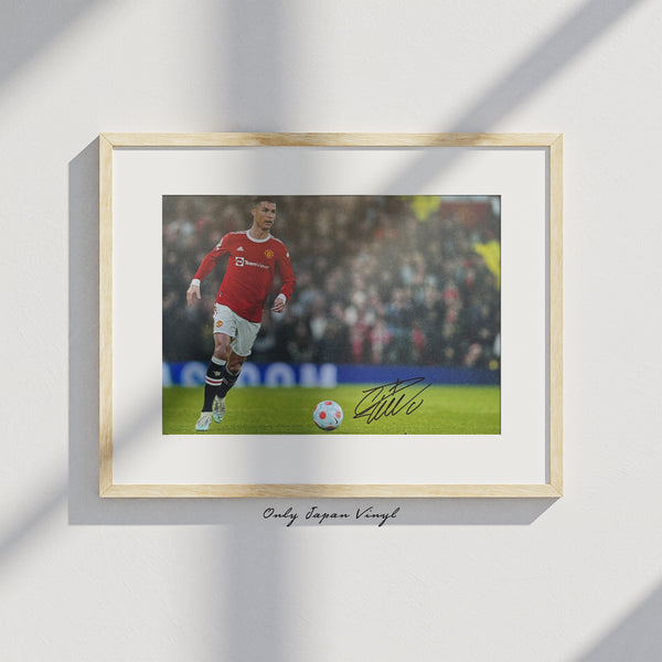 Cristiano Ronaldo 20x30 cm Boyutunda El İmzalı Fotoğraf (Ömür Boyu COA)