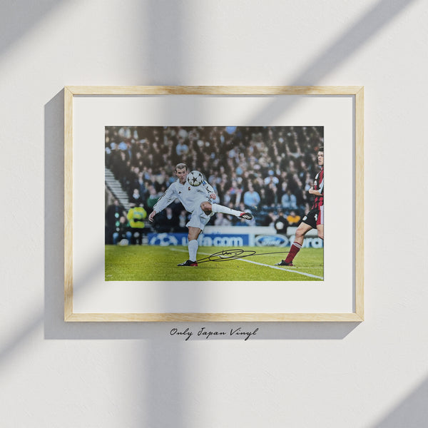 Zinedine Zidane 20x30 cm Boyutunda El İmzalı Fotoğraf (Ömür Boyu COA)