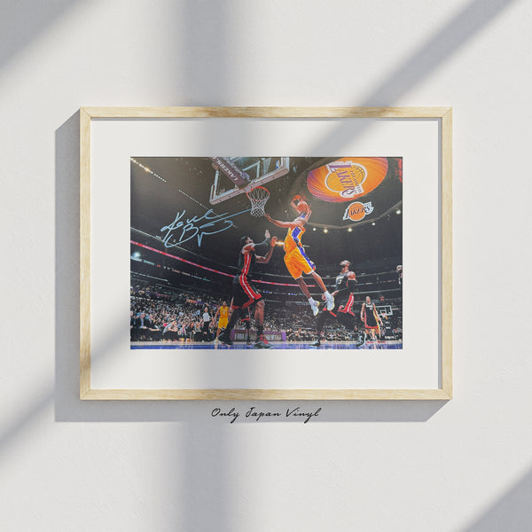 Kobe Bryant 20x30 cm Boyutunda El İmzalı Fotoğraf (Ömür Boyu COA)