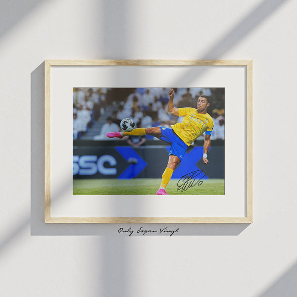 Cristiano Ronaldo 20x30 cm Boyutunda El İmzalı Fotoğraf (Ömür Boyu COA)